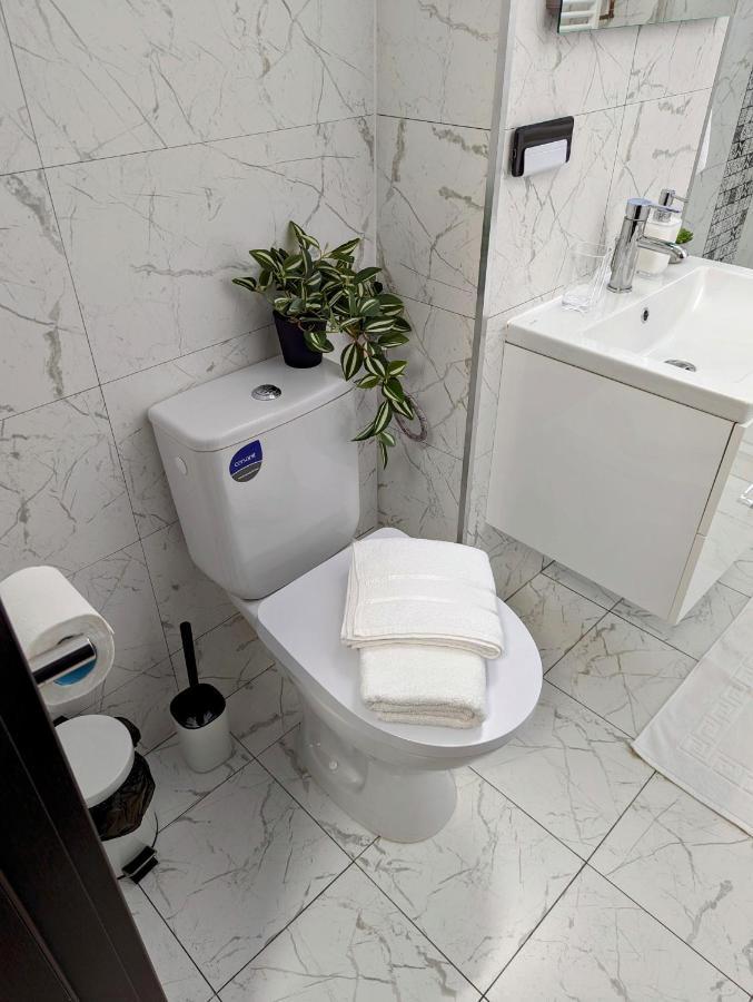 Sebastian Studio Apartment Bukarest Eksteriør billede