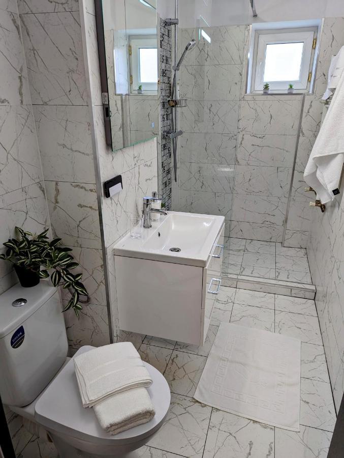 Sebastian Studio Apartment Bukarest Eksteriør billede